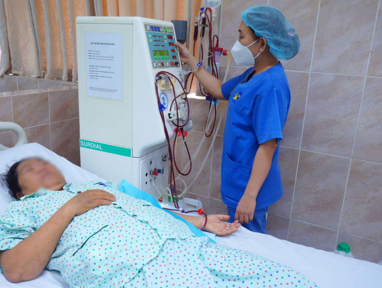 Trong số những bệnh nhân đang chạy thận nhân tạo, phụ nữ có nguy cơ mắc các biến cố tim mạch như suy tim và đột quỵ cao hơn nam giới.